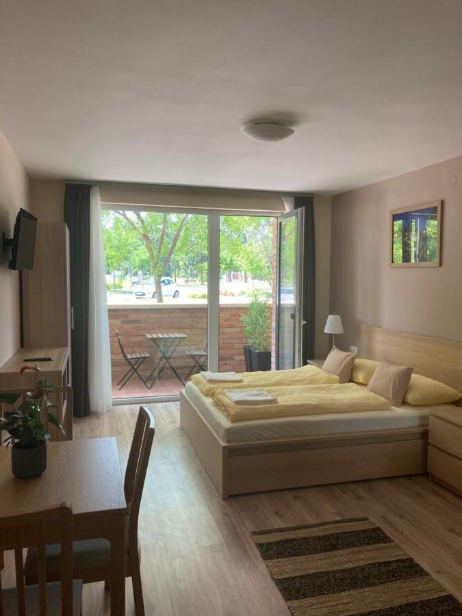 Castellum Apartmanház Gyula Exterior foto
