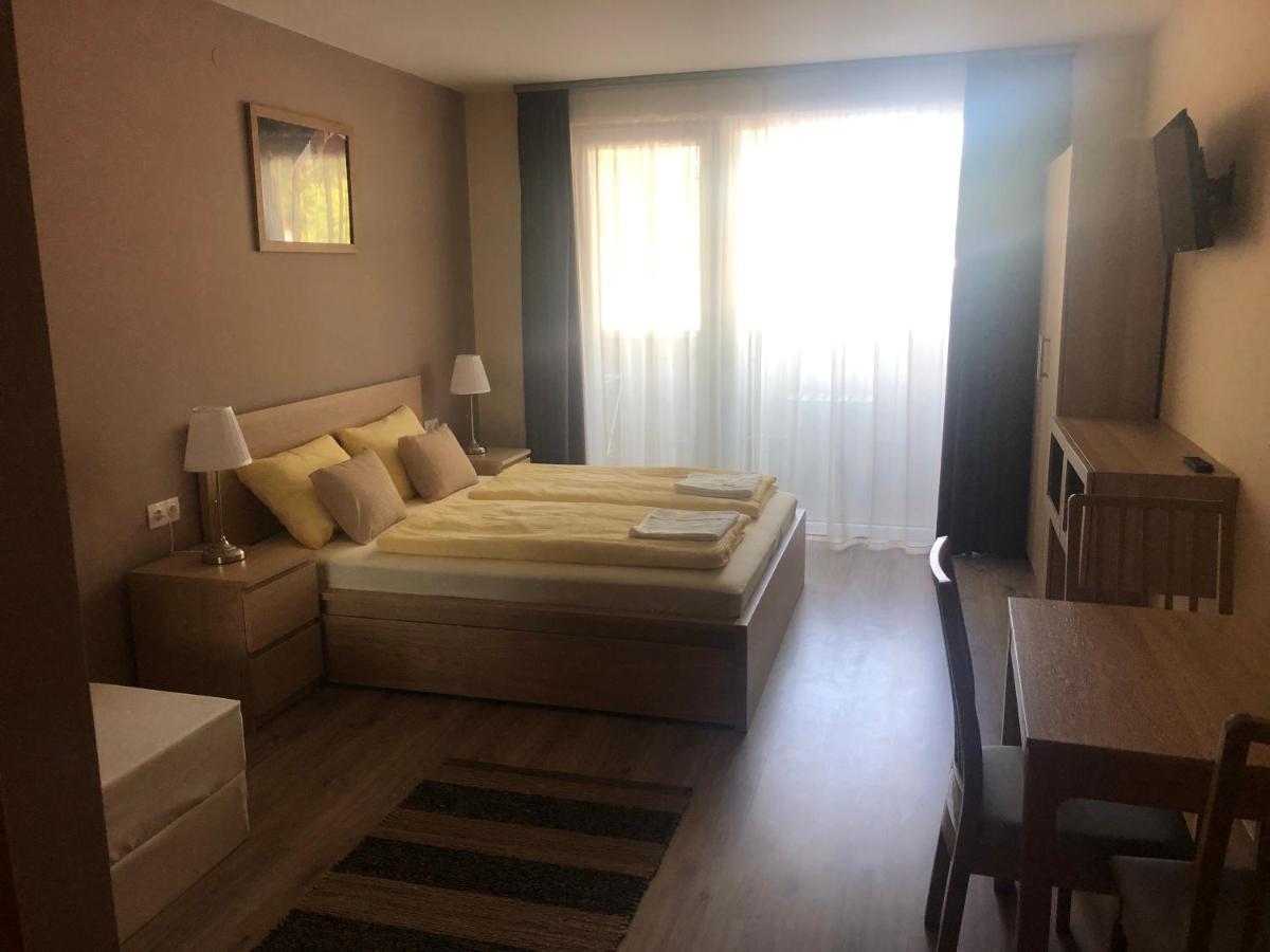 Castellum Apartmanház Gyula Exterior foto