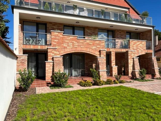 Castellum Apartmanház Gyula Exterior foto